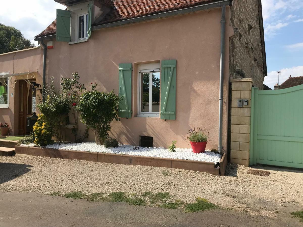 Villa Maison entière avec cour dans le Chablisien à Villy  Extérieur photo