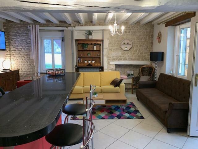 Maison entière avec cour dans le Chablisien Villy  Extérieur photo